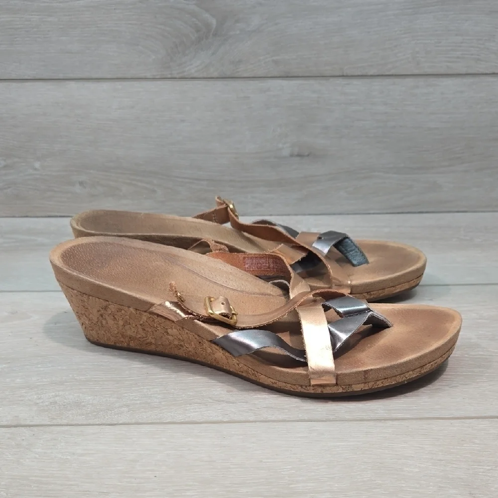 UGG Australia Metallic Leather Strappy Wedge Sandals Shoes Sz 10